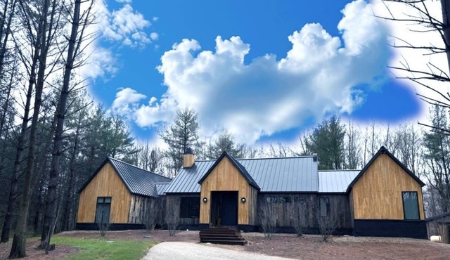 4-bedroom cabin in nice Coloma with fitness room, AC, WiFi