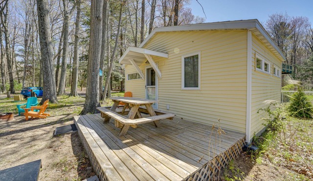 4-Season Gold Coast Cottage, 2 Mi to Winter Sports