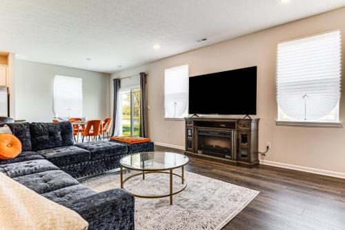 5 Mi to Fort Harrison: Home w/Pool Access!