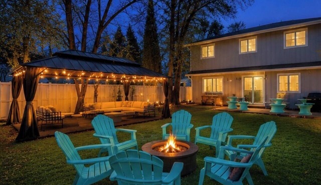 7BR Grand Beach Steps to Private Beach Sleeps 16 2Kitchens+2Living Rooms Hot Tub