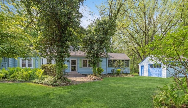Amazing find! Quiet house w/pool and screened porch. Close to beach.