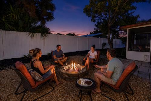 Ambers Jensen Beachhouse with Hot Tub in Jensen Beach
