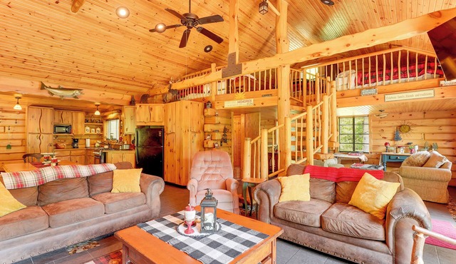 Angler Friendly! Pere Marquette Riverfront Retreat