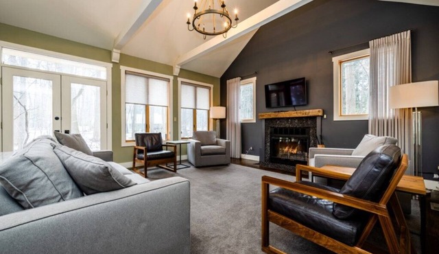 Beautiful Harbert Home Close to Sandy Lake Michigan Beach!