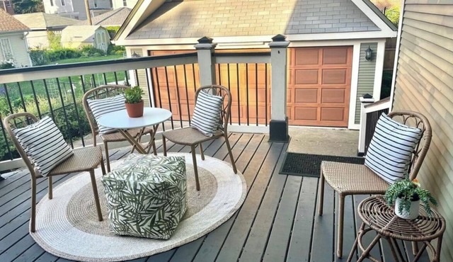 Beautiful, spacious 5-bedroom house in downtown Oak Park very close to Chicago