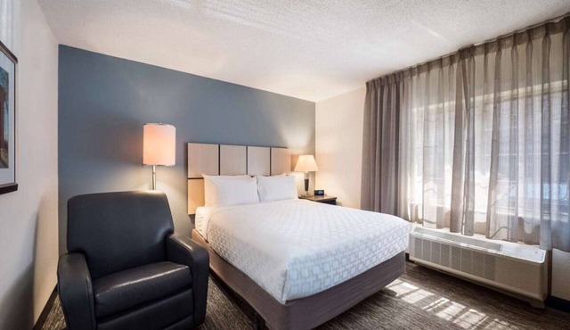 Best Value, Quality Stay! Pet-Friendly, Close to Briarwood Mall!