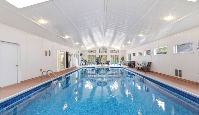 Blue Creek - indoor pool house!