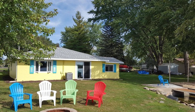 Book your 2026 Summer Lake Front Vacation Now! -Pontoon for Rent-