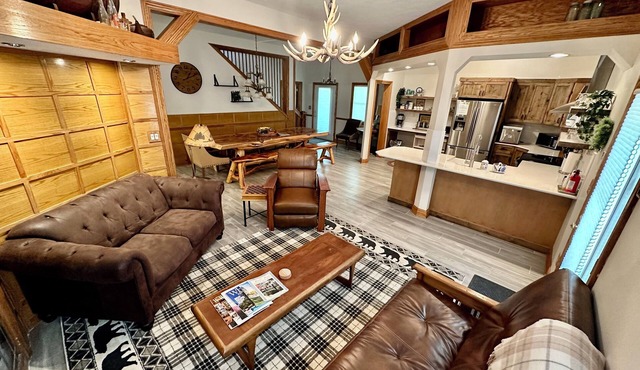 Boulder Ridge: Sleep 17+! Event Barns. Pickleball. 80 Acres. 1/2 mile to Torch