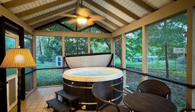 Central 5-Bed King Retreat with Hot Tub and Game Room