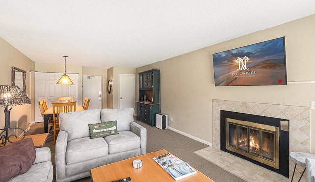 Charming 1BDR Condo w Golf Course View
