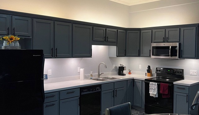 Charming 2-bedroom apartment just outside of Saugatuck in the peace of the woods