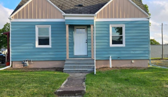 Charming 2-bedroom house in lovely St. Joseph with WiFi, AC