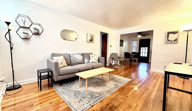 Charming 2-bedroom on the West Side! Pet-friendly and quiet!