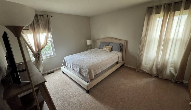 Charming 2-bedroom house in lovely Indianapolis with AC, WiFi