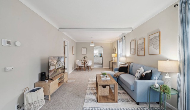 Charming 2br home on Swan Creek! Private office.