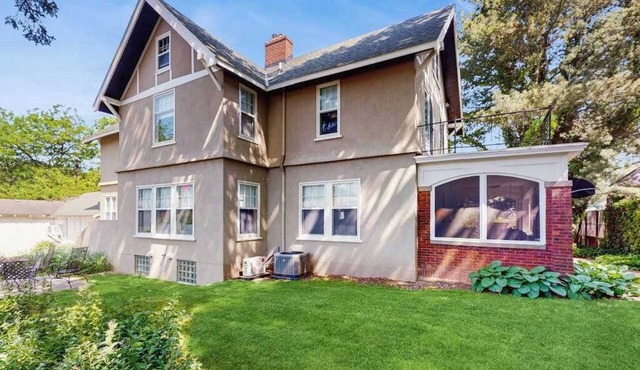 Charming historical home with gated entrance & gas grill - walk around downtown