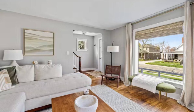 Charming Home with Hot tub & walk to town!