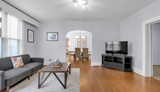 Charming Indy Escape 15 Mins to SoBro & Downtown