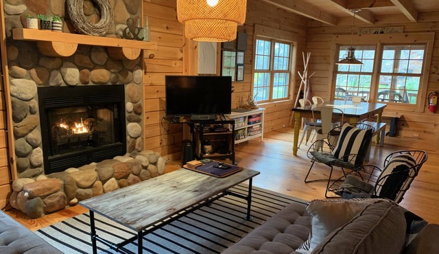 Charming Saugatuck Log Cabin - minutes away from everything!