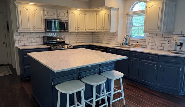 Chic, Comfy, Close to Campus!