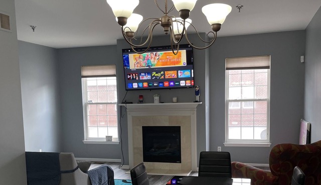 Chic & Cozy Condo w/ multi freeway access