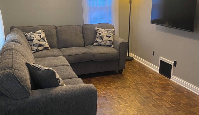 Clean 3BR Near Notre Dame & New Carlisle, Sleeps 6, The Leprechaun's Lair