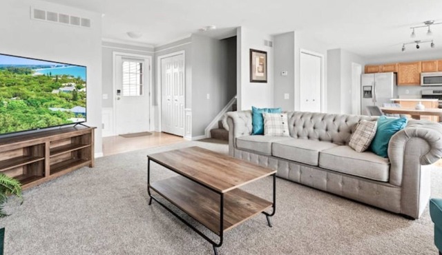 Clean and Spacious 4 bd home, Perfect for Families