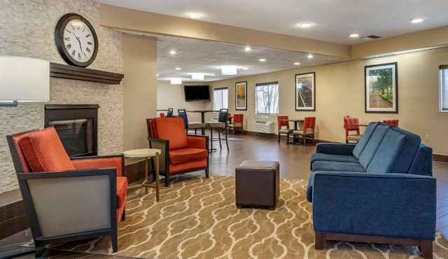 Comfort Inn & Suites Paw Paw