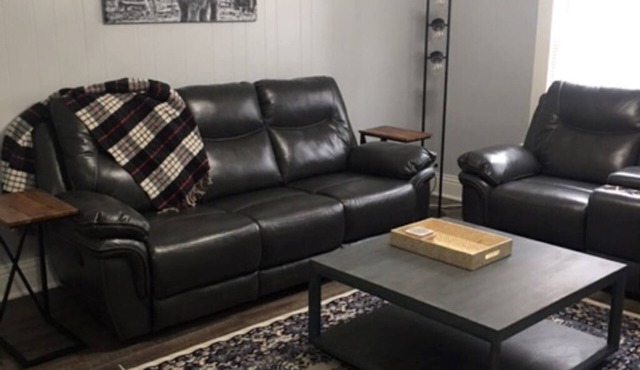 Comfortable two bedroom unit, perfect for traveling professionals. in Springfield