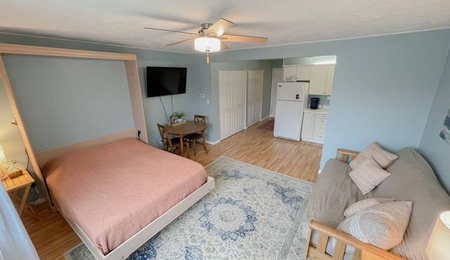 Condo on Lake Michigan Shoreline w/Private Beach