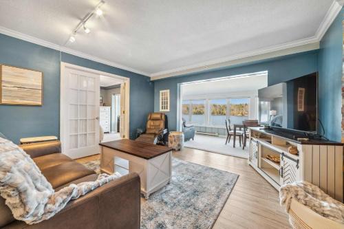 Condo with Panoramic views on Clam Lake in Bellaire