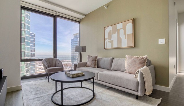 Cool South Loop 2BR w/Pool, Gym & Sports, nr Grant Park, by Blueground