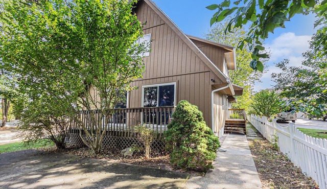 Corky's Cottage- A-frame retreat on White Lake Waterfront