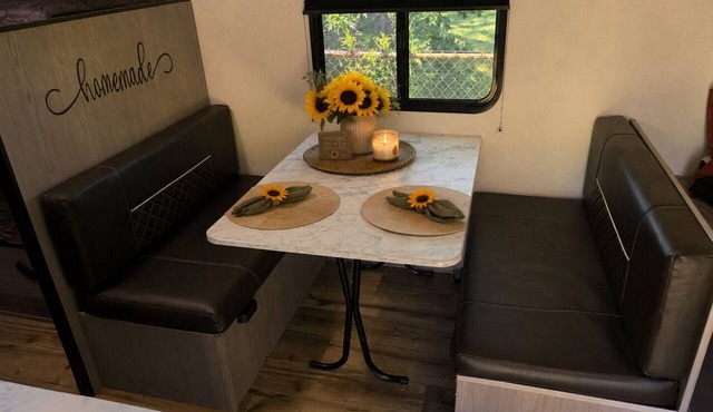 Cozy 1-bedroom recreational vehicle in gorgeous New Palestine with AC