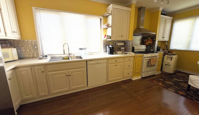 Cozy 2 bedroom home in North Corktown