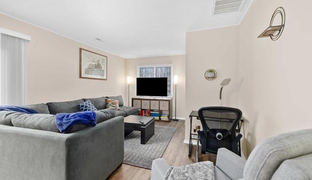 Cozy 2BR - Condo -Near Zoo - Fast WiFi -Garage