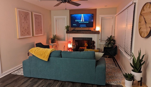 Cozy Clean Boho Bungalow for All-Star Weekend. 15 minutes from downtown.