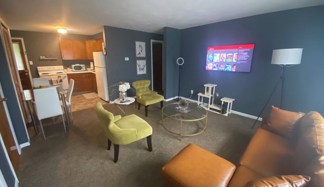 Cozy Duplex Near Anderson University