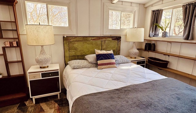Cozy Serene Cabin by Lake MI&Dunes Private Hot Tub