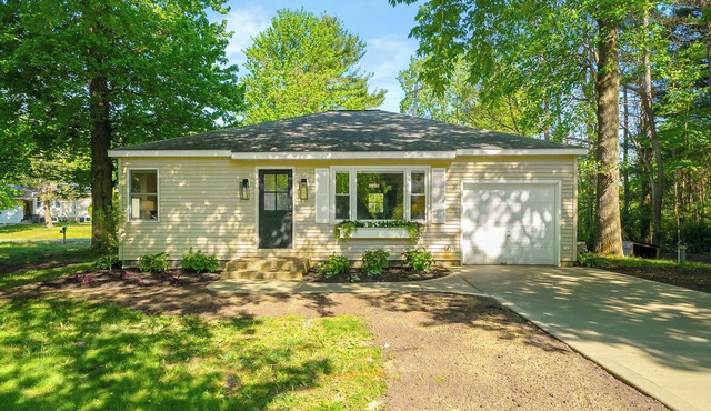 Cozy South Haven Retreat Near Pilgrim Haven Beach!