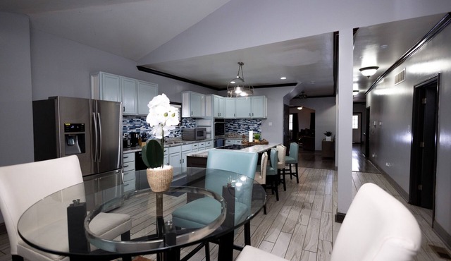 Cozy spacious 4 bed 3 bath home, with Theater Room sleeps up to 8.