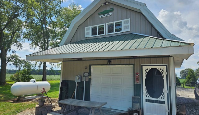 Cozy studio 1 bed farm country apart cabin condo in Oak Harbor with AC