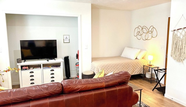 Cozy Studio in Norton Shores, walking distance to Maranatha and to Lake Michigan