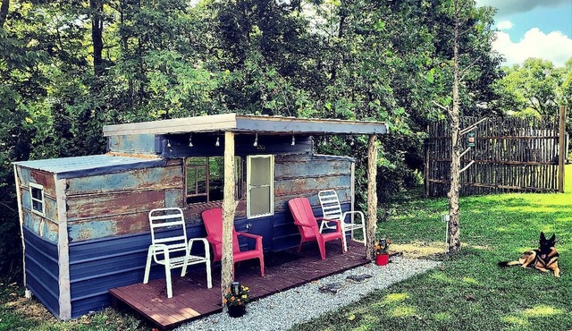 Cozy Tiny House on Working Farm, for Fun Glamping Trips in Kentucky in Owenton