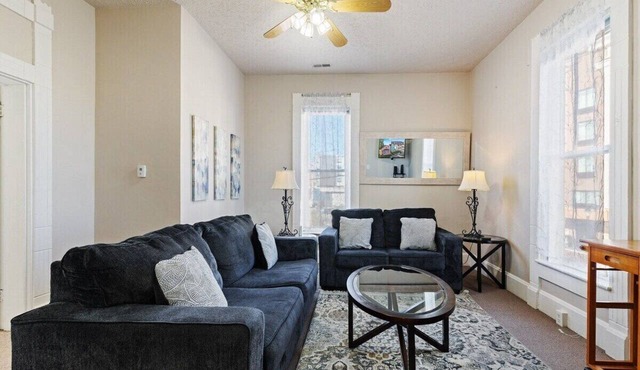 Cozy Town Home - Walk To Everything Downtown!