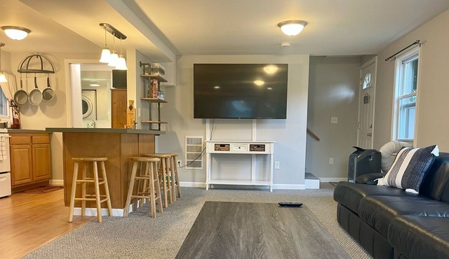 Cozy Updated Cottage in Manitou Beach Village