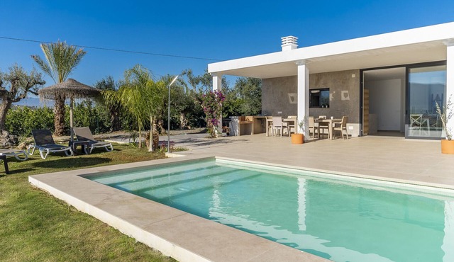 Cubo's Casa Rural Bellaluz/private pool/air conditioning/free wifi