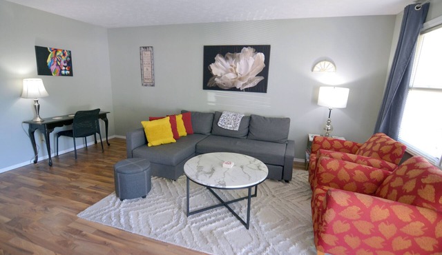Cul-de-Sac Condo