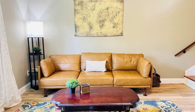 Culinary Kitchen, 65” Tv, Pet friendly, WiFi, Quiet, Convenient, CoveredParking